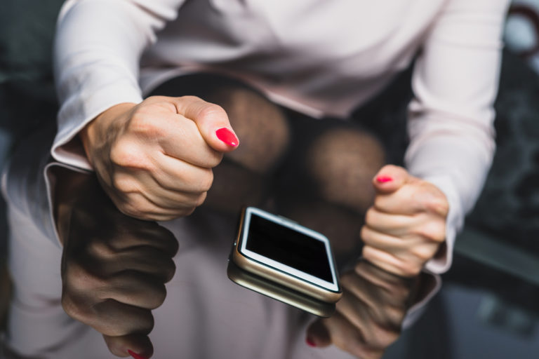 LINEが急に返ってこなくなった!返信しない女性の心理とは?諦めるべき? 新・男の恋愛バイブル LINEが急に返ってこなくなった!返信しない女性の心理とは?諦めるべき? 新・男の恋愛バイブル